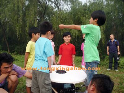 ​中国童星站主推儿童演员参加《方正电脑广告》的拍摄