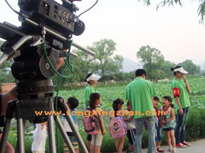 中国童星站主推儿童演员参加《比德文电动自行车》广告的拍摄 