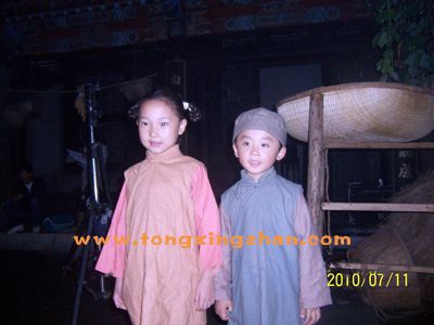 中国童星站主推儿童演员参加电视剧《小站风云》的拍摄