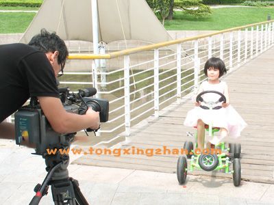中国童星站主推儿童演员参加《卡酷儿童玩具广告》的拍摄