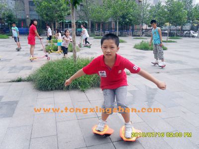 中国童星站主推儿童演员参加《卡卡酷儿童玩具》广告的拍摄 
