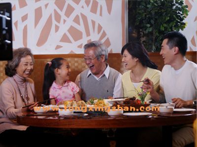 ​ 中国童星站主推儿童演员参加《海南拾味馆连锁店》宣传片的拍摄