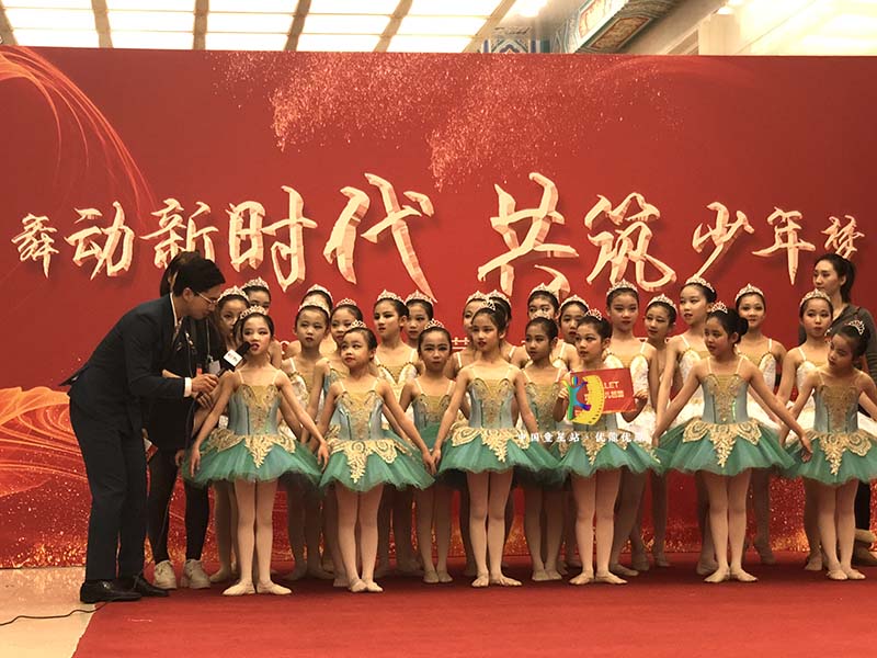 上海代表团在人民大会堂舞台上表演的舞蹈《精灵之声》下面是部分花絮