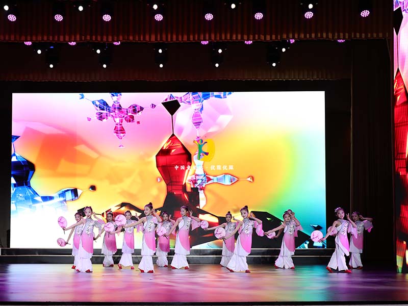 黄山代表团在人民大会堂舞台上表演的舞蹈《争艳》下面是部分花絮